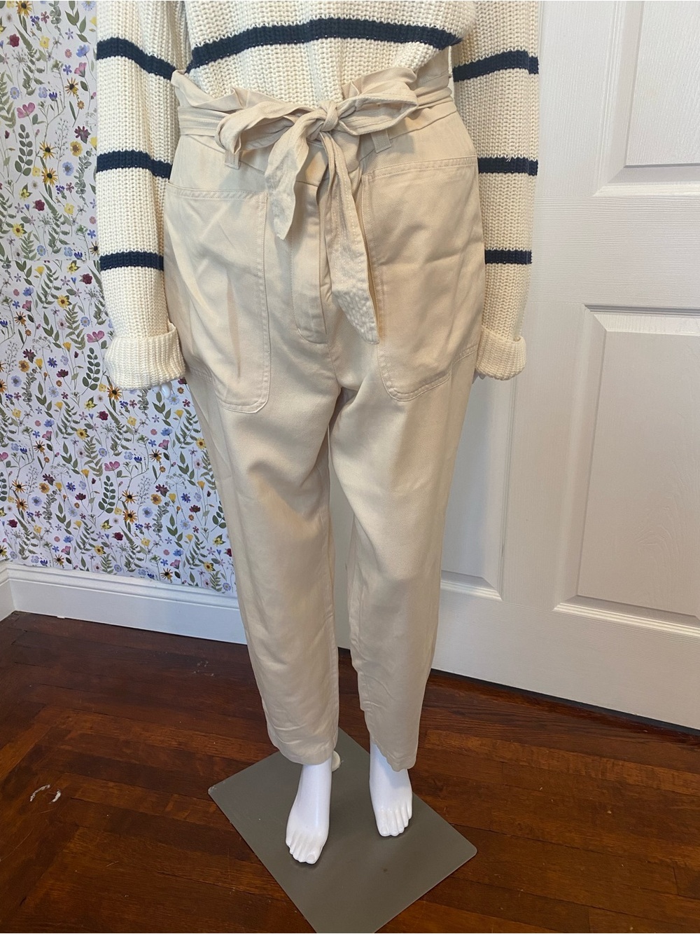 Express WMN’s Ankle Super High-Rise Paperbag Tie-Waist Pants - Cream Size 10R